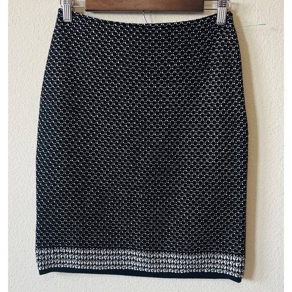 ST.JOHN Dresses & Skirts - St. John Wool Knit Black White Pencil Skirt Geometric Pattern Career Classic Sz